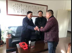 敦煌種業(yè)領(lǐng)導(dǎo)看望慰問(wèn)公司老干部、老黨員及困難黨員職工
