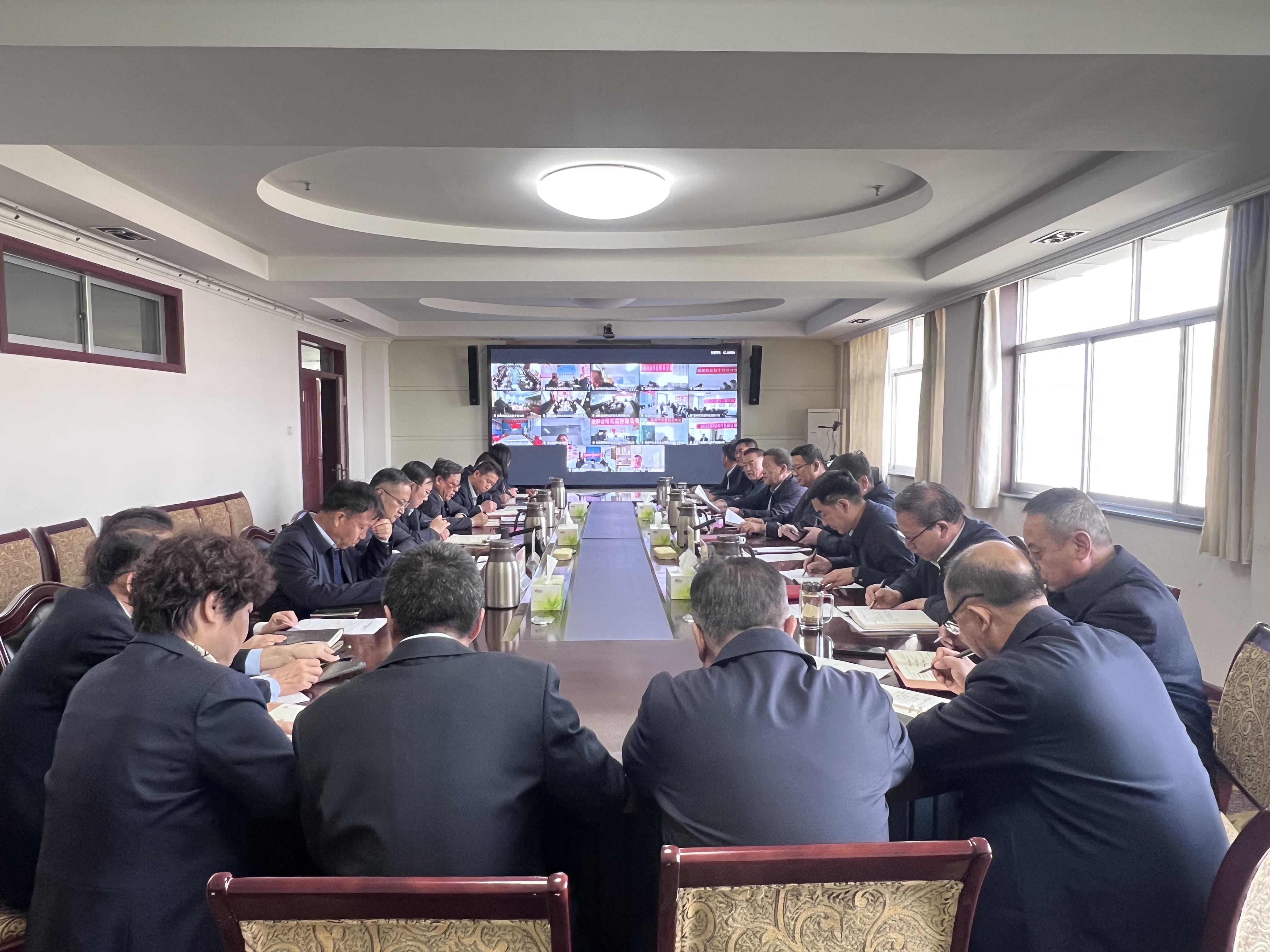 錨定目標 實干篤行 繪就現代種業(yè)新圖景 ——敦煌種業(yè)迅速傳達學習集團公司八屆一次職代會精神